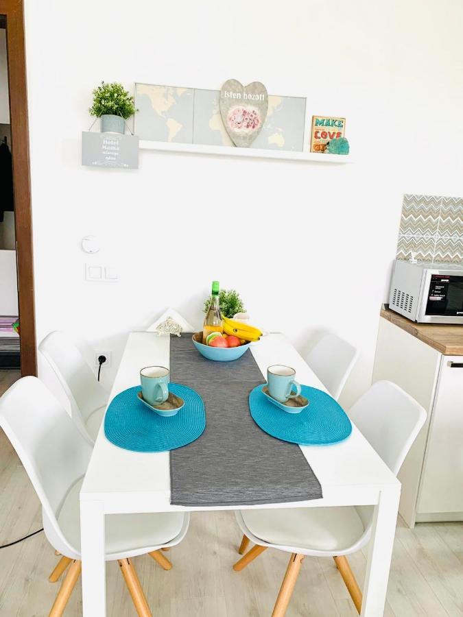 Sunny Deluxe Apt. & Terrace Apartamento Budapeste