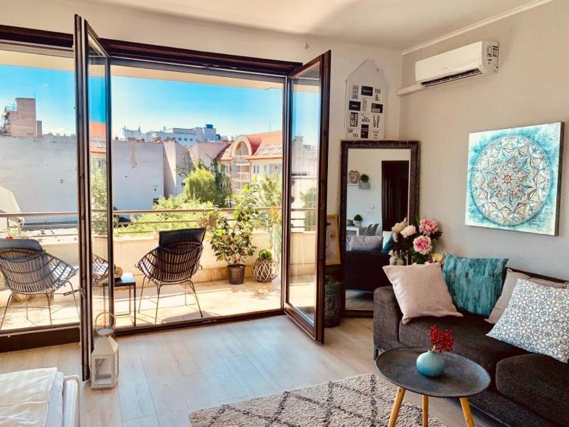 Sunny Deluxe Apt. & Terrace Apartament